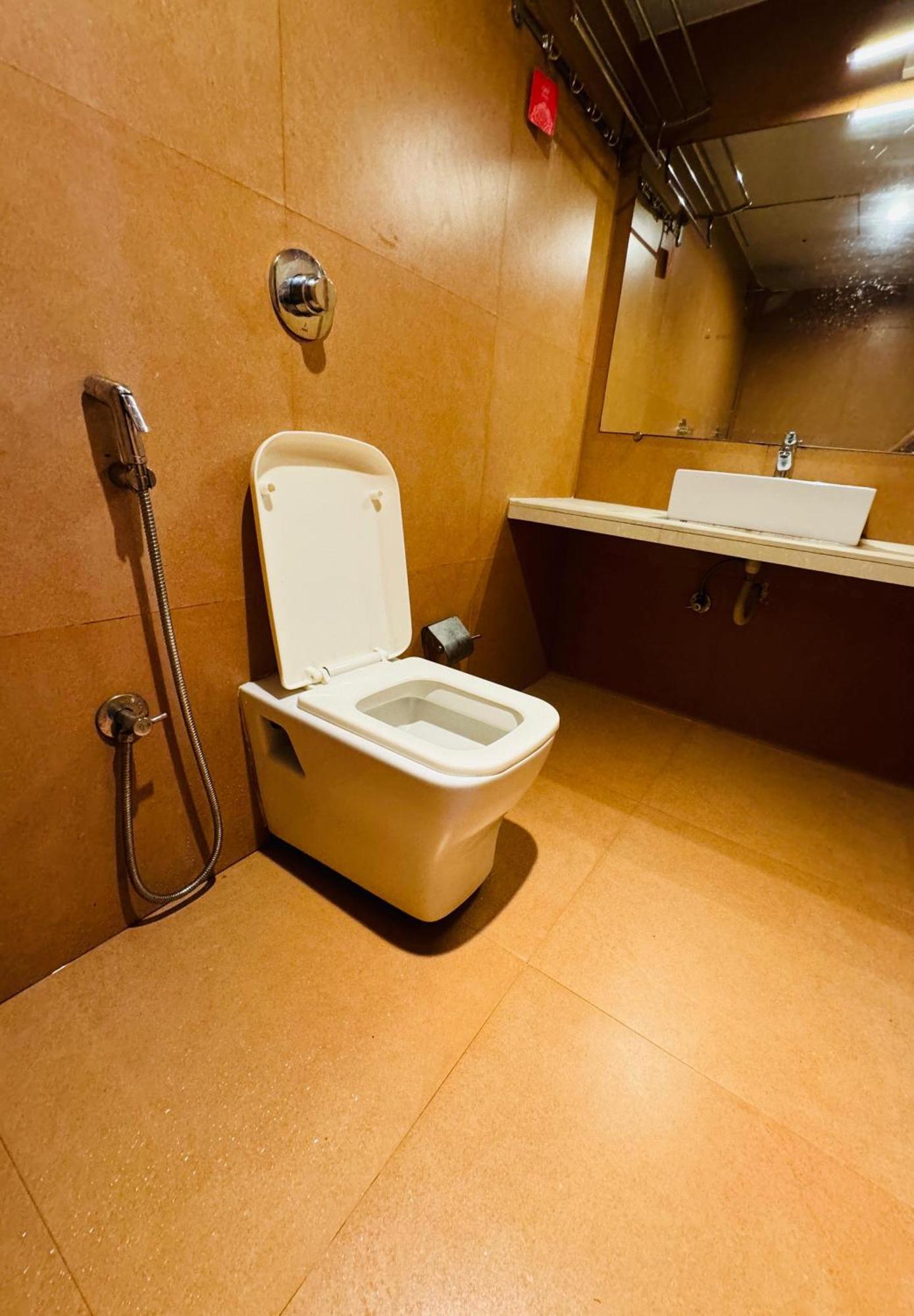 Aflon Hotel Bombay Extérieur photo