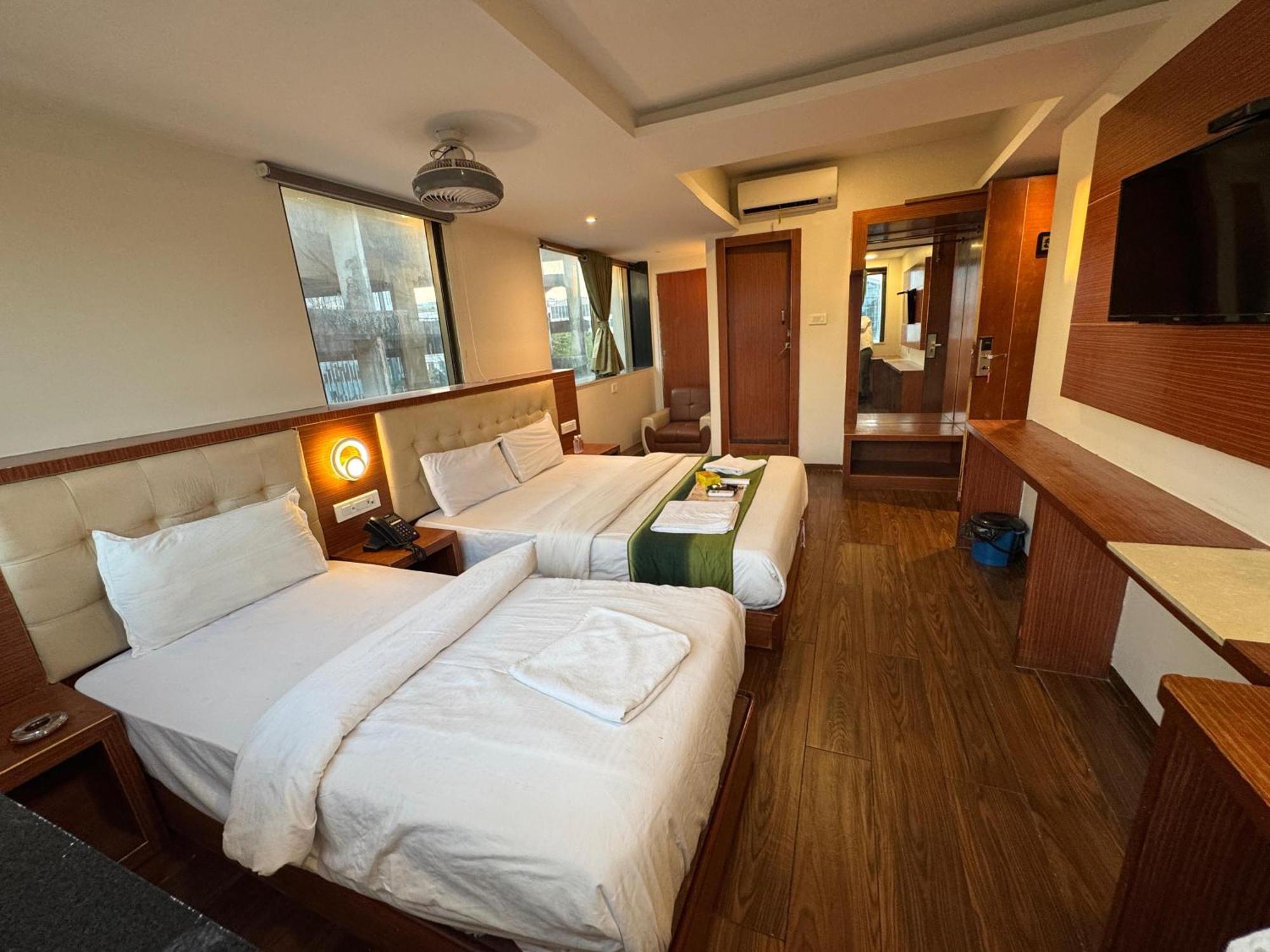 Aflon Hotel Bombay Extérieur photo