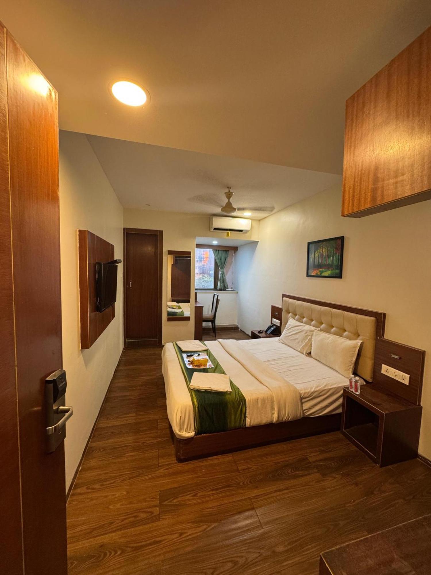 Aflon Hotel Bombay Extérieur photo