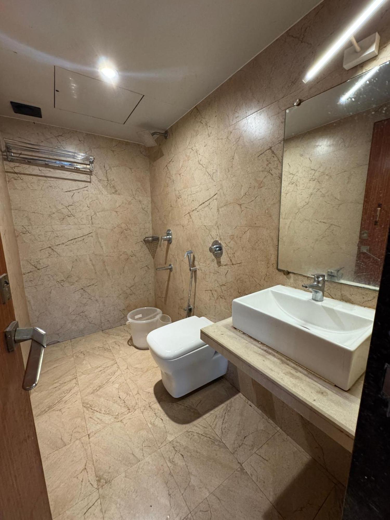 Aflon Hotel Bombay Extérieur photo