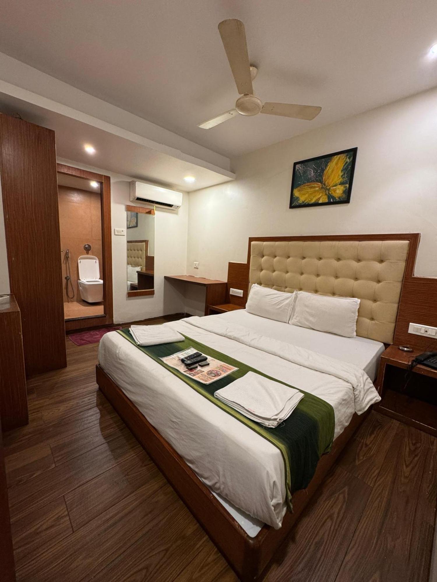 Aflon Hotel Bombay Extérieur photo