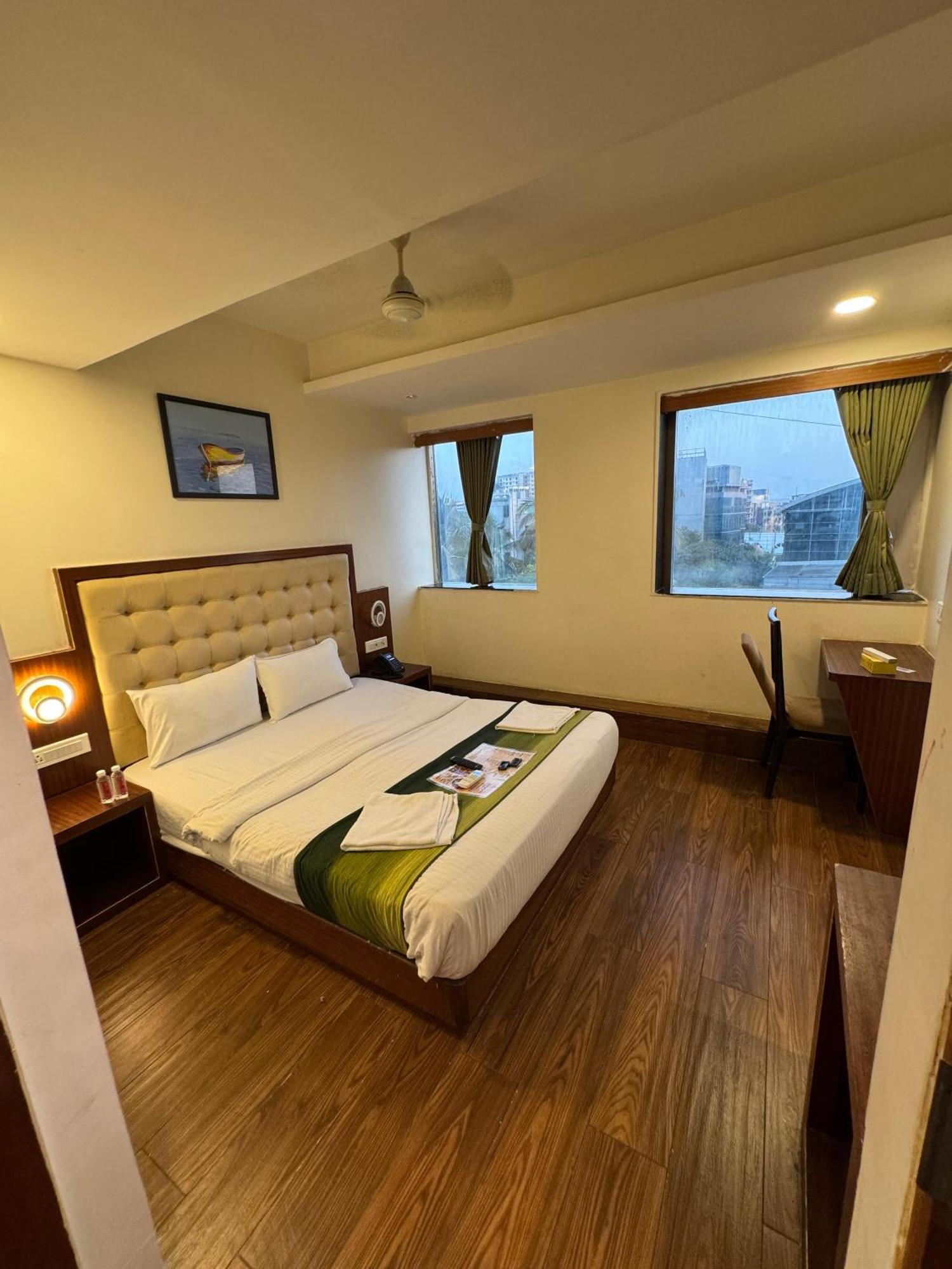 Aflon Hotel Bombay Extérieur photo
