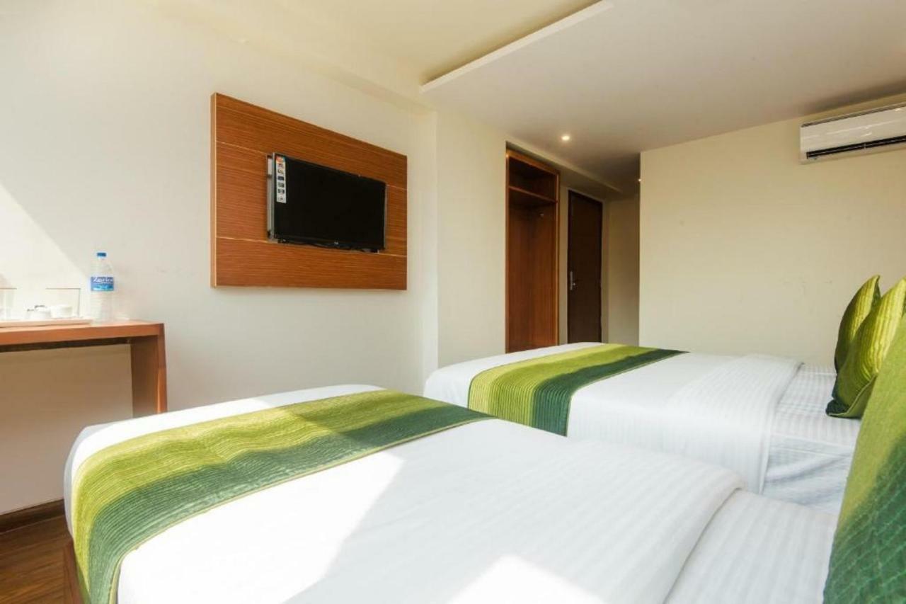 Aflon Hotel Bombay Extérieur photo